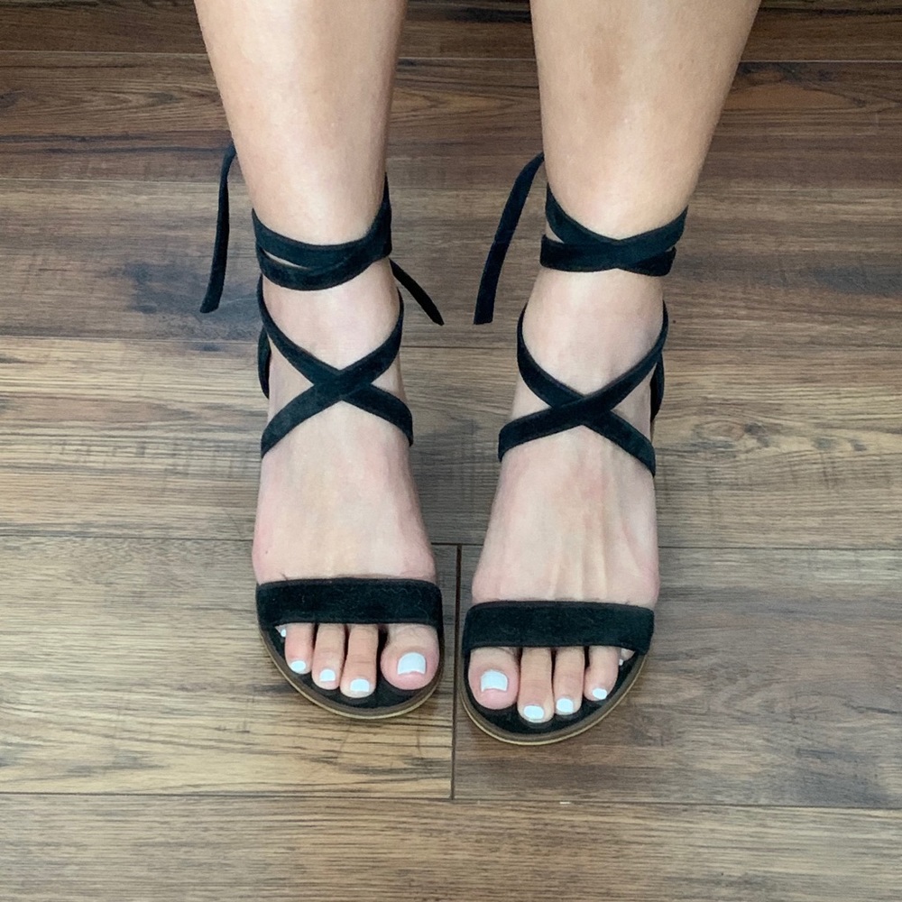 Steve Madden Black Suede Tie Heels 6